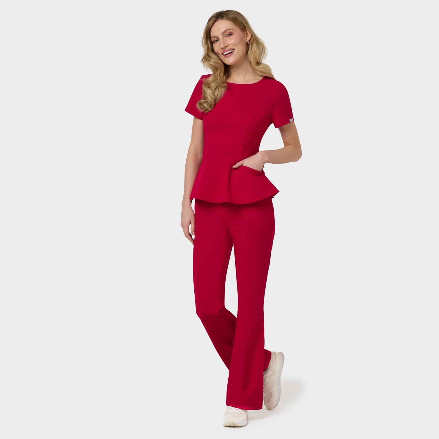 Bluza medyczna damska z baskinką KIM w kolorze Red Cherry - kobieca, taliowana - Vena Uniformy