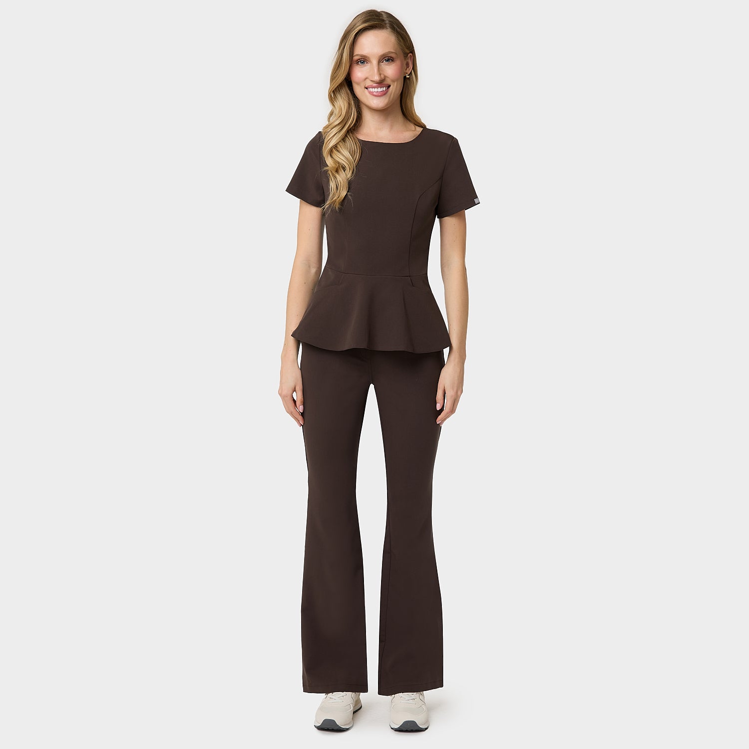 Bluza medyczna damska z baskinką KIM w kolorze Dark Chocolate - kobieca, taliowana - Vena Uniformy