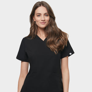 Zdravotnická halenka EMILY scrubs - BLACK - Modelka  ( 176 cm)