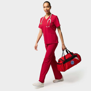 Zdravotnická halenka EMILY scrubs - RED CHERRY - Modelka  ( 177 cm)