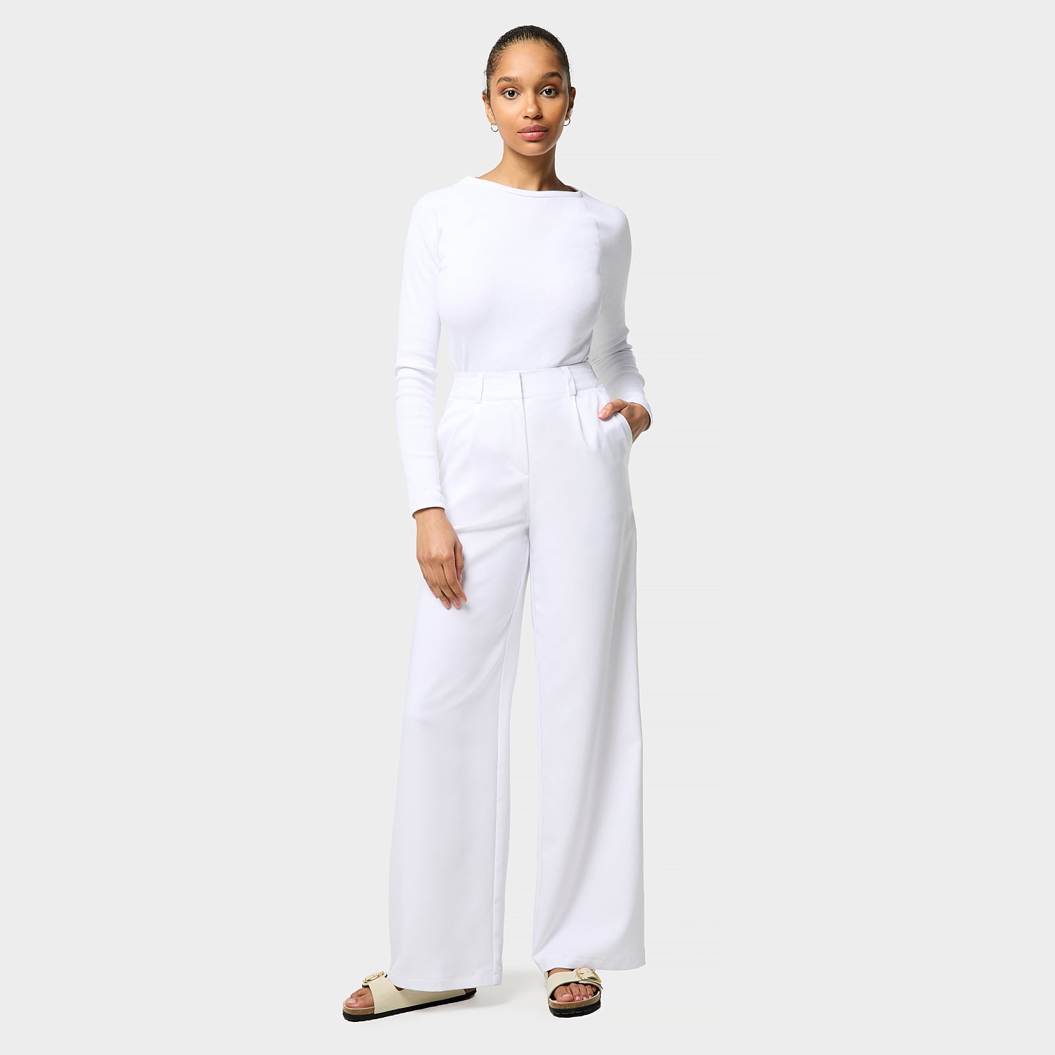 Spodnie medyczne damskie Aura White - wygodne i eleganckie do pracy - Vena Uniformy
